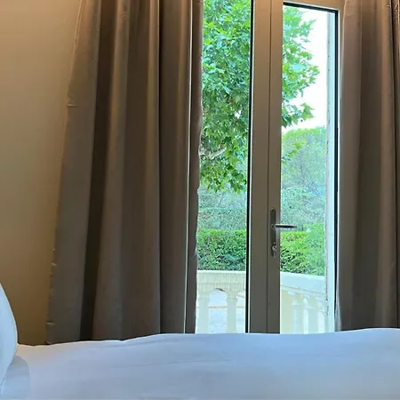 Soko Hotels-pont Du Gard Отель Ремулен